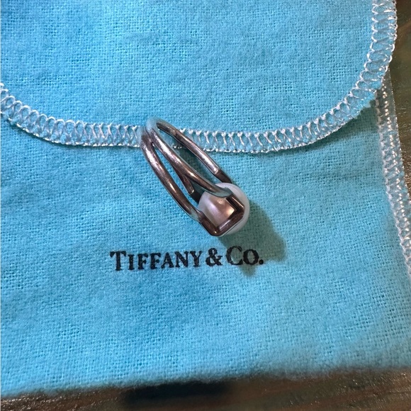 Tiffany & Co. Silver Pearl Ring - Picture 5 of 6